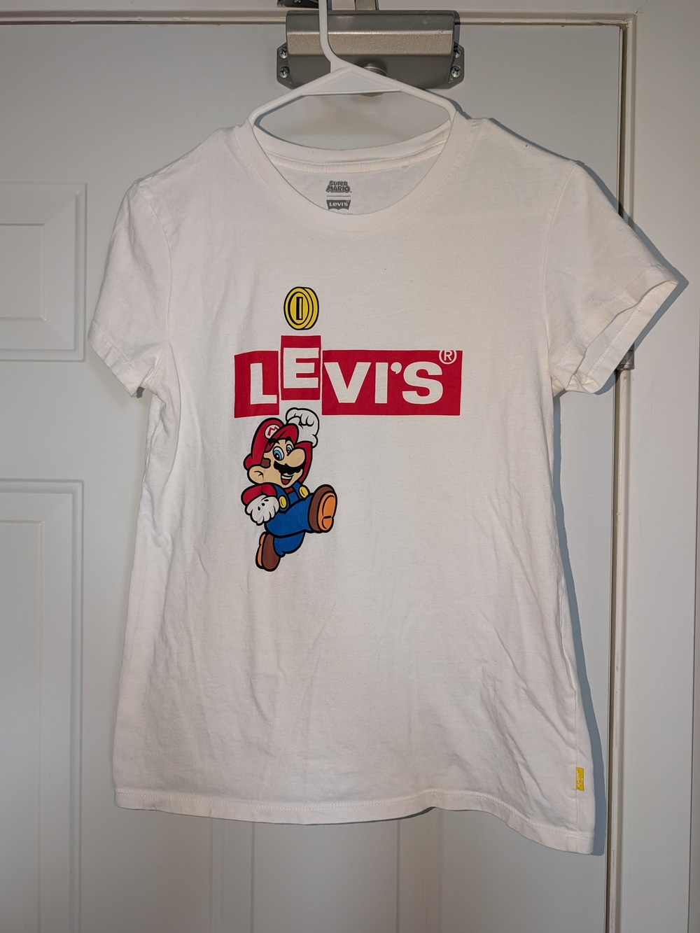 Levi's White Short-Sleeve Tee with Red Logo and Multicolor Mario Graphic